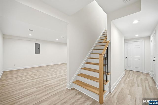 33 Eagles Nest Terrace, West Milford, NJ 07480