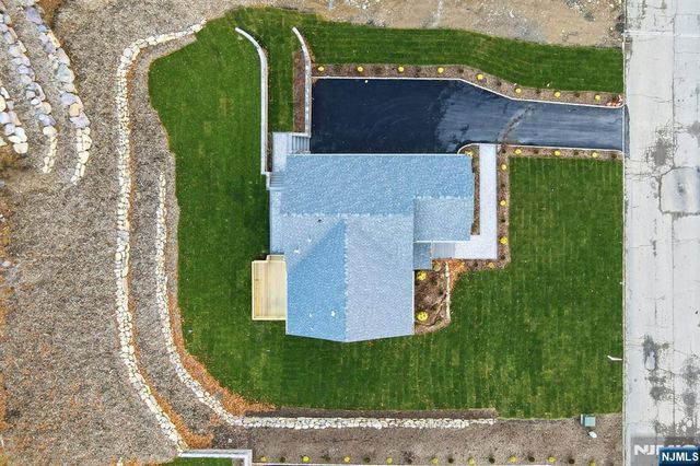 33 Eagles Nest Terrace, West Milford, NJ 07480