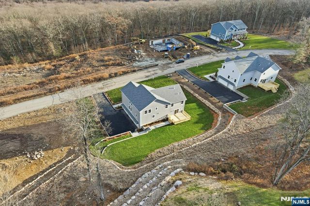 33 Eagles Nest Terrace, West Milford, NJ 07480