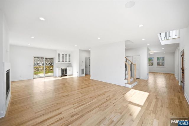 33 Eagles Nest Terrace, West Milford, NJ 07480