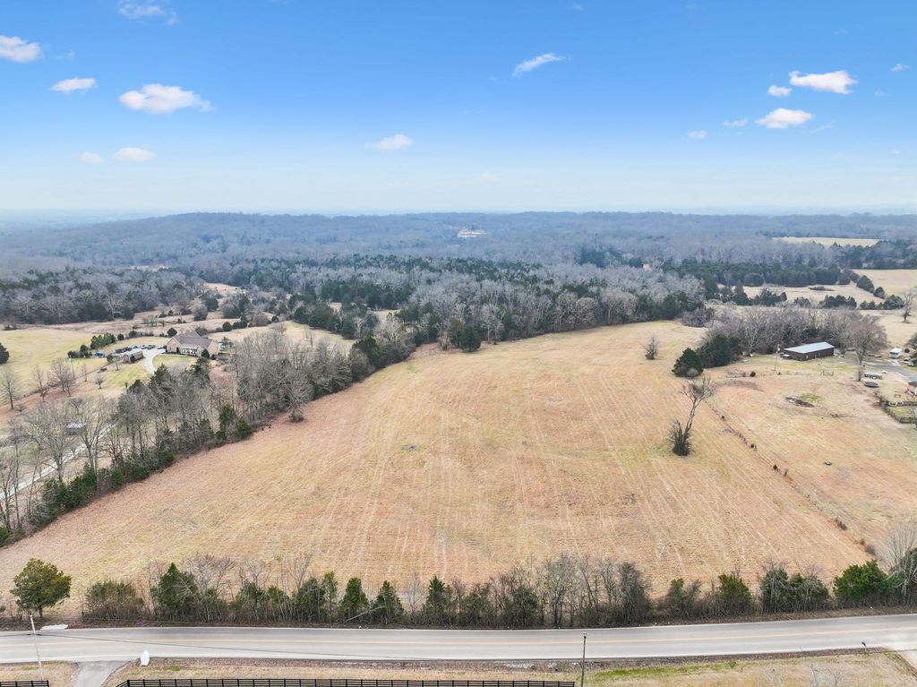1 Joe Peay Rd, Spring Hill, TN 37174