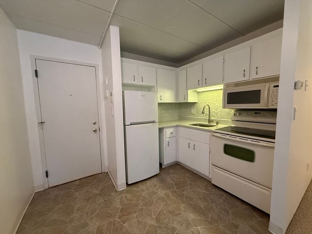 43-51 Albion St C9, Melrose, MA 02176