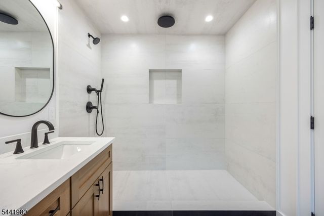 18 Orchard St, Pompton Lakes Boro, NJ 07442