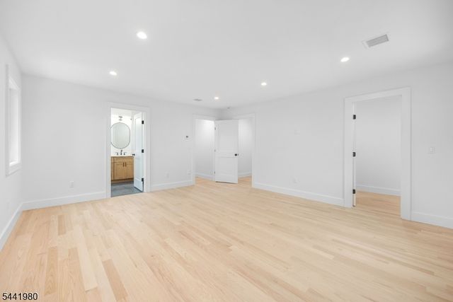 18 Orchard St, Pompton Lakes Boro, NJ 07442