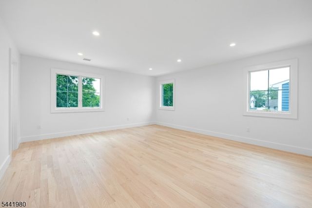 18 Orchard St, Pompton Lakes Boro, NJ 07442