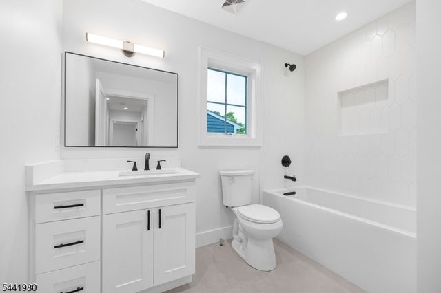 18 Orchard St, Pompton Lakes Boro, NJ 07442