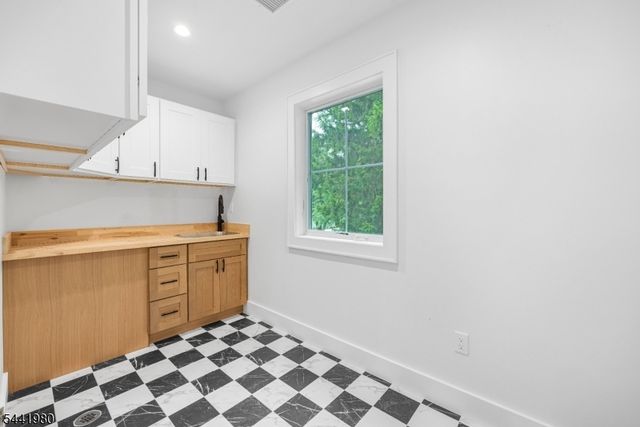 18 Orchard St, Pompton Lakes Boro, NJ 07442