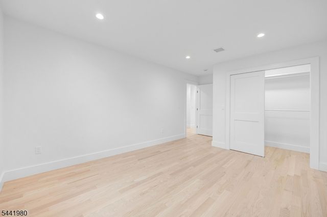 18 Orchard St, Pompton Lakes Boro, NJ 07442