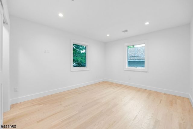 18 Orchard St, Pompton Lakes Boro, NJ 07442