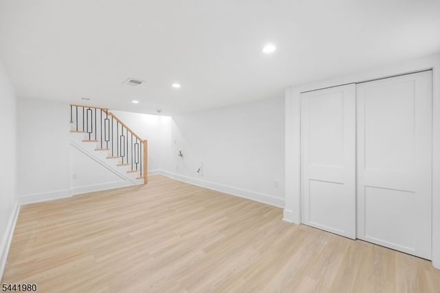 18 Orchard St, Pompton Lakes Boro, NJ 07442