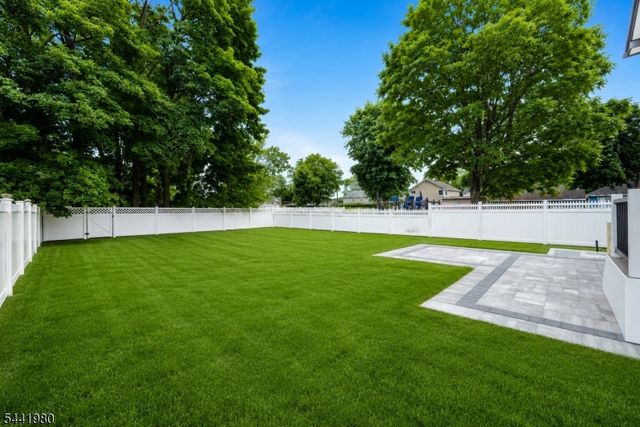 18 Orchard St, Pompton Lakes Boro, NJ 07442