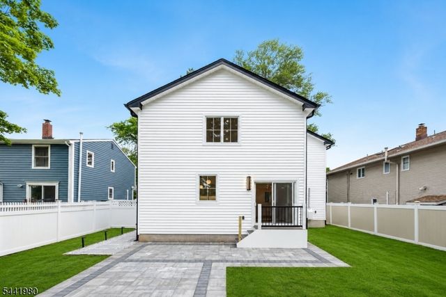 18 Orchard St, Pompton Lakes Boro, NJ 07442