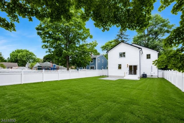 18 Orchard St, Pompton Lakes Boro, NJ 07442