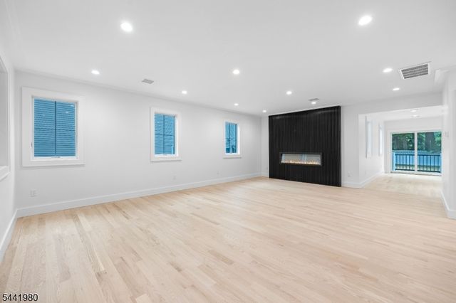 18 Orchard St, Pompton Lakes Boro, NJ 07442