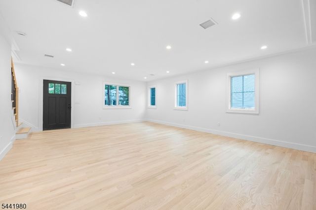 18 Orchard St, Pompton Lakes Boro, NJ 07442