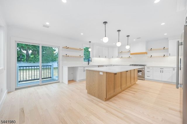 18 Orchard St, Pompton Lakes Boro, NJ 07442