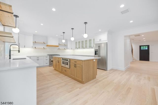 18 Orchard St, Pompton Lakes Boro, NJ 07442