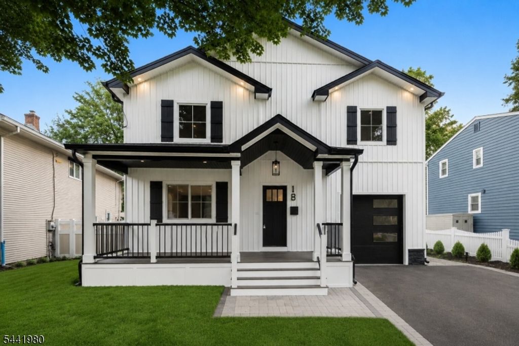 18 Orchard St, Pompton Lakes Boro, NJ 07442