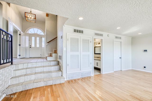 6253 WESTWIND Drive, El Paso, TX 79912