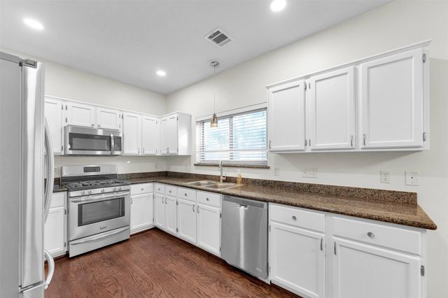 18 Dover Drive, Conroe, TX 77304