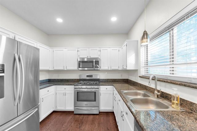 18 Dover Drive, Conroe, TX 77304