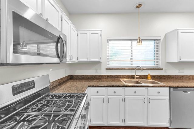 18 Dover Drive, Conroe, TX 77304