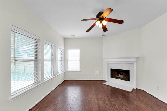 18 Dover Drive, Conroe, TX 77304