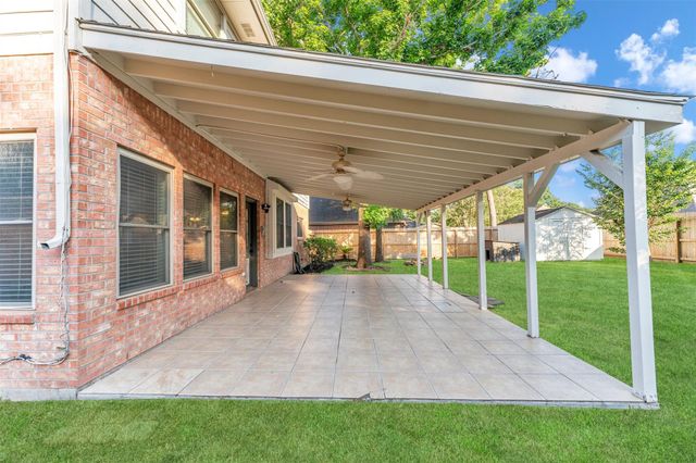 18 Dover Drive, Conroe, TX 77304