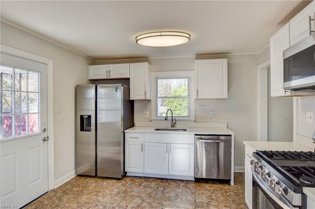 11 Roberts CT, Portsmouth, VA 23701