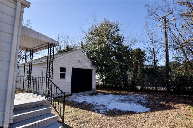 11 Roberts CT, Portsmouth, VA 23701