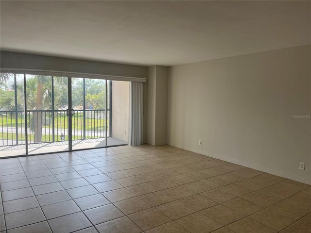 10355 PARADISE BOULEVARD 113, Treasure Island, FL 33706
