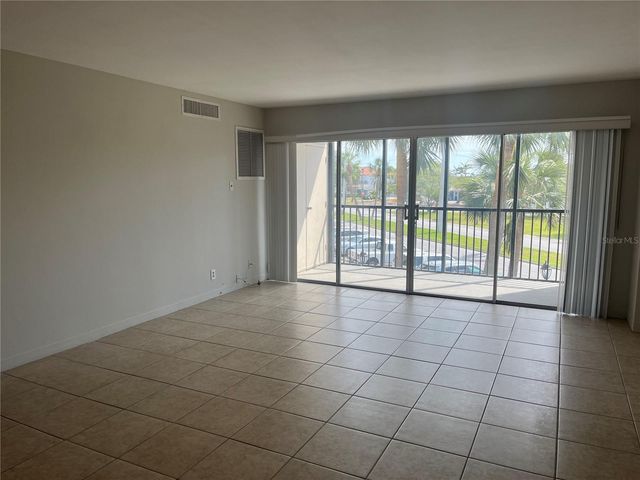 10355 PARADISE BOULEVARD 113, Treasure Island, FL 33706