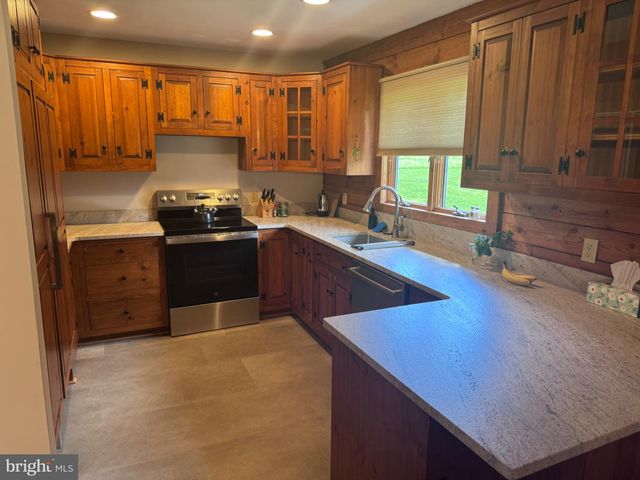 294 MINE HILL RD, Kintnersville, PA 18930