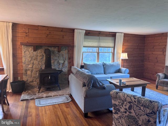 294 MINE HILL RD, Kintnersville, PA 18930