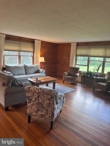 294 MINE HILL RD, Kintnersville, PA 18930