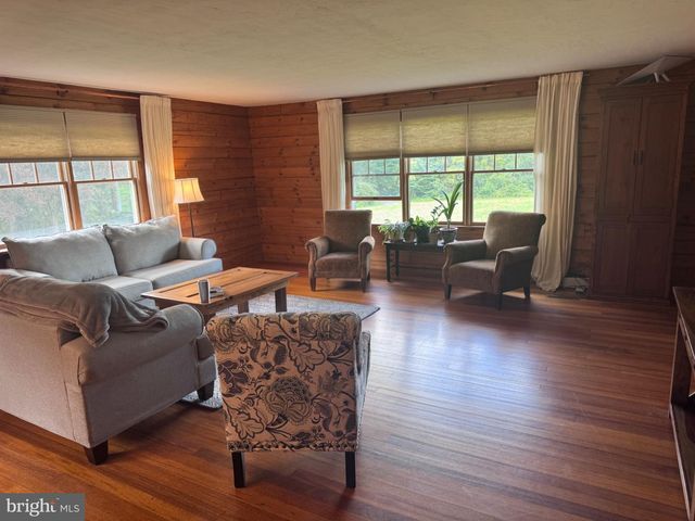 294 MINE HILL RD, Kintnersville, PA 18930