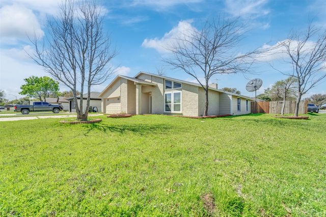 6800 Eagle Rock Drive, Fort Worth, TX 76133