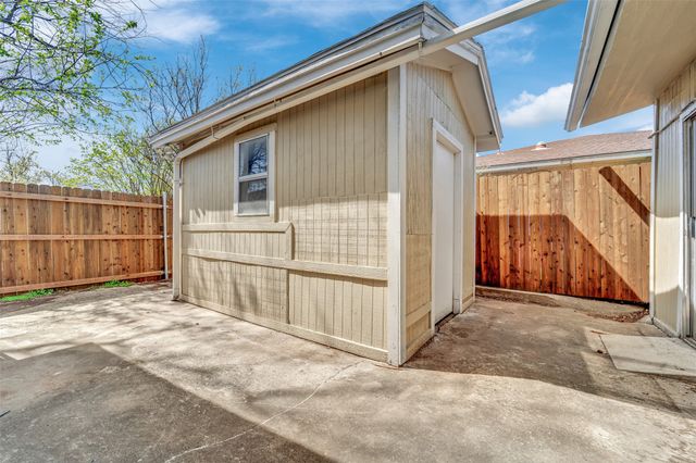 6800 Eagle Rock Drive, Fort Worth, TX 76133