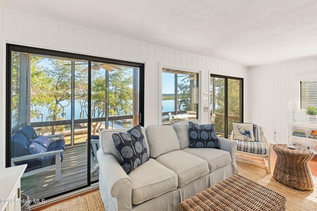 219 N Bald Head Wynd 12b, Southport, NC 28461