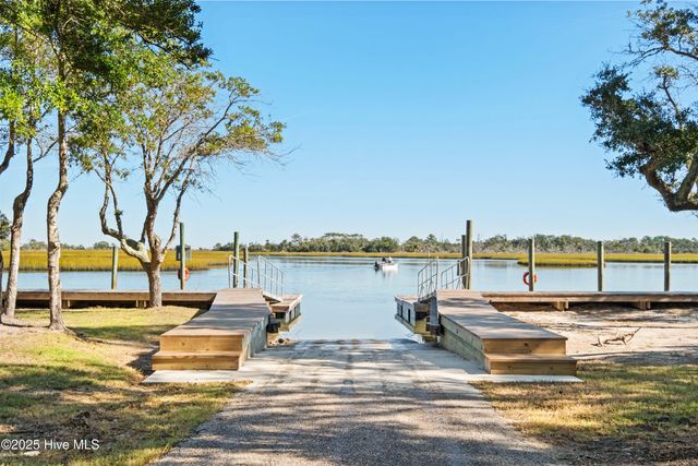 219 N Bald Head Wynd 12b, Southport, NC 28461