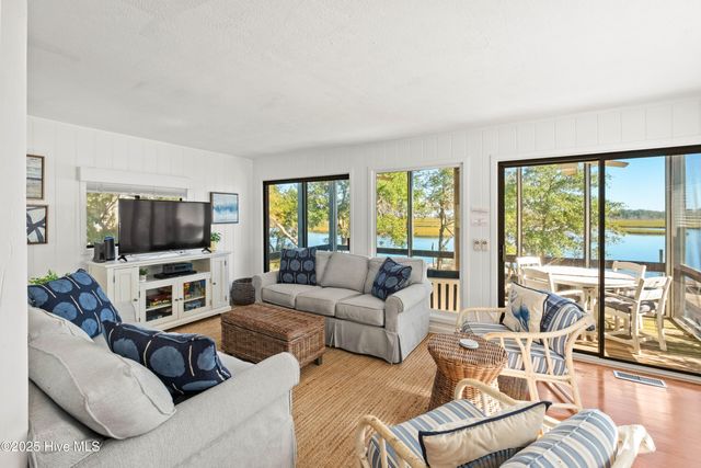 219 N Bald Head Wynd 12b, Southport, NC 28461