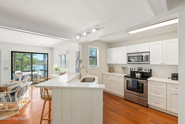 219 N Bald Head Wynd 12b, Southport, NC 28461