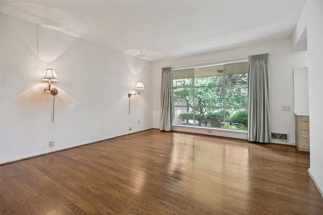 1723 Timbergrove Circle, Dallas, TX 75208