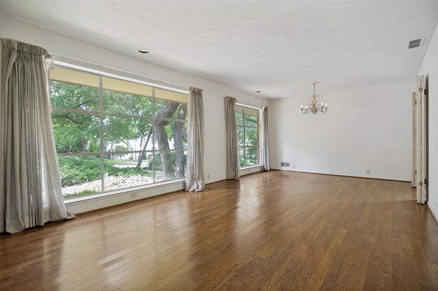 1723 Timbergrove Circle, Dallas, TX 75208