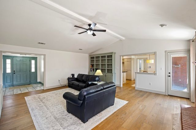 2303 W 5th Street, Russellville, AR 72801