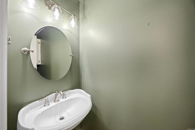 2303 W 5th Street, Russellville, AR 72801