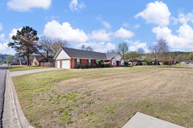 2303 W 5th Street, Russellville, AR 72801