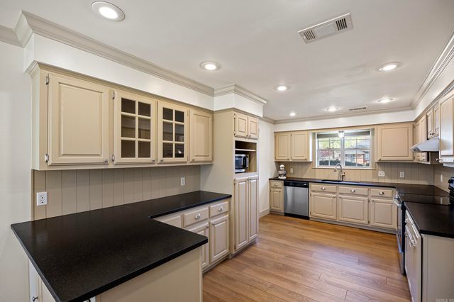 2303 W 5th Street, Russellville, AR 72801