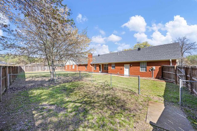 2303 W 5th Street, Russellville, AR 72801