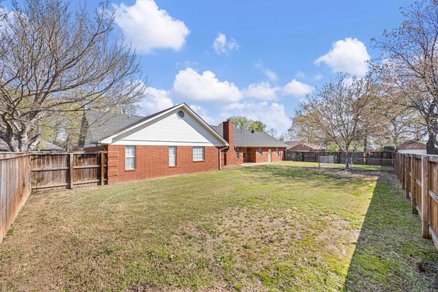 2303 W 5th Street, Russellville, AR 72801